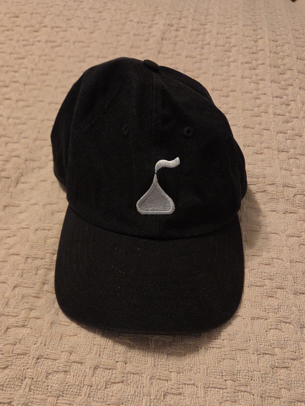 🍁4/$25 Black Baseball Cap with Silver Embroidered "Kiss"